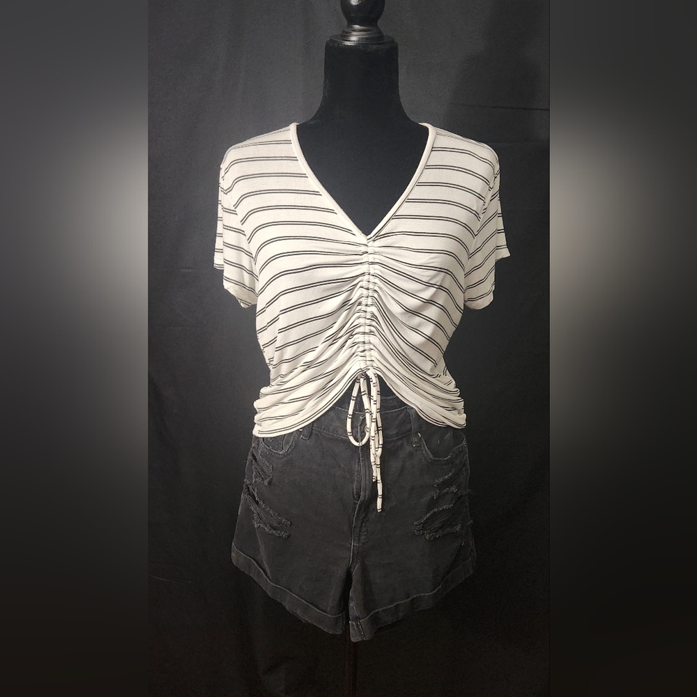 Love Charm Ruched Drawstring Tee Size L - Picture 5 of 14